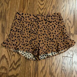 Dress shorts with fun print , size M